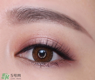 簡單易學(xué)的眼妝教程 化妝高手們的眼妝推薦