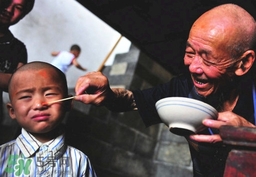 端午節(jié)雄黃酒應(yīng)該怎么用？雄黃酒的功效與作用