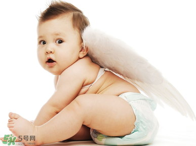 寶寶坐不穩(wěn)的原因 寶寶為什么會坐不穩(wěn)呢？