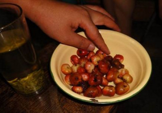 野地瓜滕熬水吃能治療什么??？野地瓜怎么吃