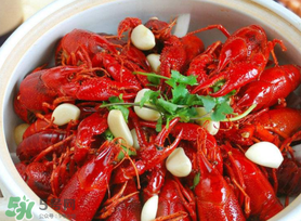 油燜大蝦什么人不能吃？吃油燜大蝦的注意事項 