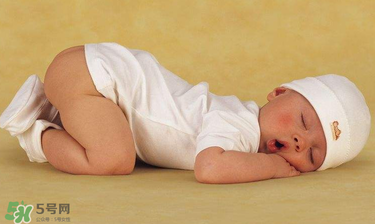 夏天寶寶出生該準(zhǔn)備什么？夏季待產(chǎn)包的特點(diǎn)