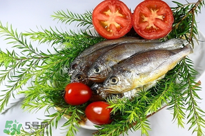 小黃魚不能和什么一起吃？小黃魚和什么相克？