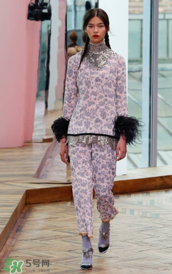 prada普拉達(dá)2018早春系列女裝款式有哪些_好看嗎？