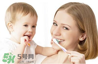 寶寶換牙可以吃糖嗎？小孩換牙期間能不能吃糖？