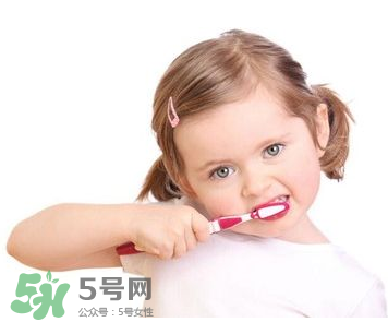 寶寶換牙可以刷牙嗎？小孩換牙期間能刷牙嗎？