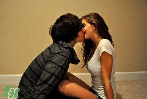 處男能用延時(shí)噴劑嗎？男用延時(shí)噴劑原理和適用人群