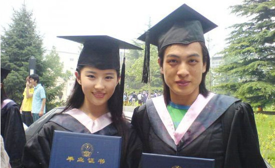 畢業(yè)照化什么妝好看 畢業(yè)季打造超上鏡的妝容 畢業(yè)照化什么妝好看 畢業(yè)季打造超上鏡的妝容