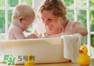 寶寶可以用金銀花水洗澡嗎？金銀花水洗澡好嗎?