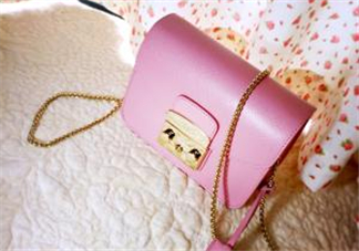 furla鏈條包多少錢(qián)？芙拉鏈條包專柜價(jià)格