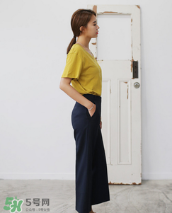 黑色闊腿褲配什么上衣？黑色闊腿褲搭配上衣圖片