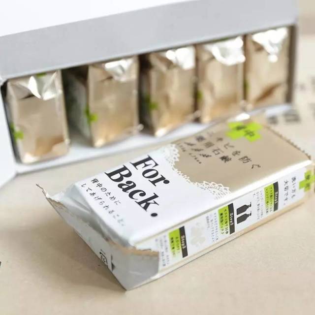 后背長痘痘是什么原因 關于后背痘痘二三事 后背長痘痘是什么原因 關于后背痘痘二三事