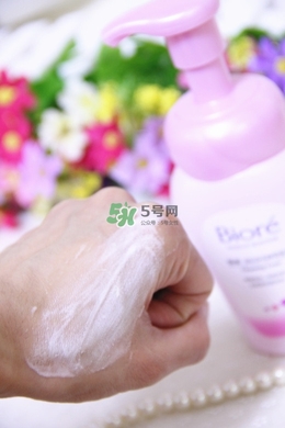 碧柔卸妝水和卸妝乳哪個好？碧柔卸妝水和卸妝乳選擇