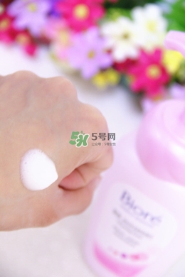 碧柔卸妝水和卸妝乳哪個好？碧柔卸妝水和卸妝乳選擇