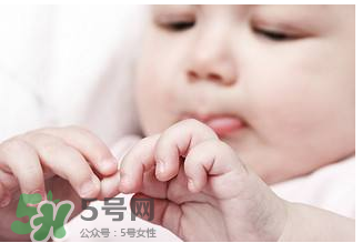 寶寶指甲凹凸不平是什么原因？寶寶指甲凹凸不平正常嗎？