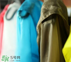 防曬衣什么顏色最防曬？防曬衣哪個(gè)顏色防曬效果好？