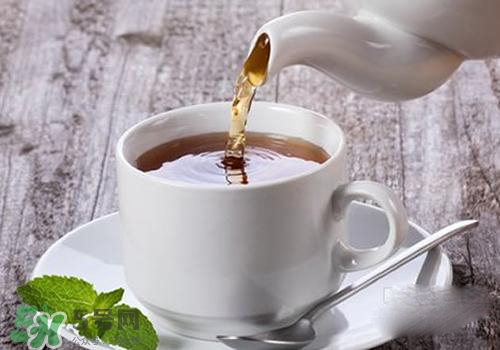 胃脹氣可以喝蜂蜜水嗎？胃脹氣可不可以喝蜂蜜水？