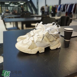 2018vetements reebok pump最新聯(lián)名運動鞋什么樣_好看嗎？