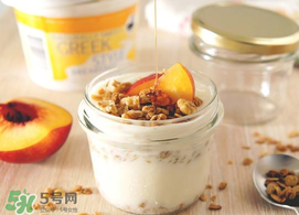 油桃和酸奶能一起吃嗎？油桃能和酸奶一起吃嗎？