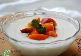 油桃和酸奶能一起吃嗎？油桃能和酸奶一起吃嗎？
