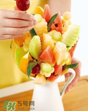 水果拼盤(pán)怎么做？水果拼盤(pán)需要什么材料