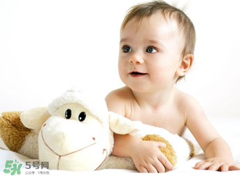 嬰兒吃藥后多久可以吃奶？嬰兒吃藥后多久可以喝奶粉？