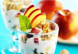 油桃和酸奶能一起吃嗎？油桃能和酸奶一起吃嗎？