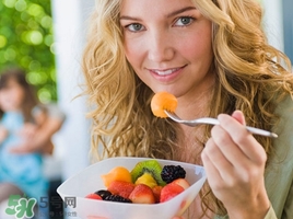 水果沙拉需要哪些材料？水果沙拉用什么沙拉醬