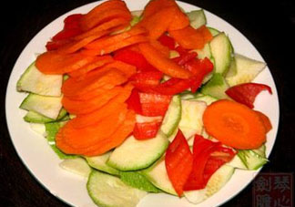 西葫蘆和胡蘿卜能一起吃？西葫蘆能和胡蘿卜一起吃嗎？