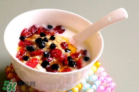 藍莓和牛奶可以一起吃嗎？吃完藍莓可以喝牛奶嗎？