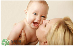 夏季寶寶長痱子怎么辦？怎么預防寶寶長痱子？