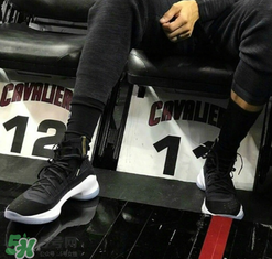 under armour curry4黑金怎么樣？庫里總決賽戰(zhàn)靴客場配色諜照曝光
