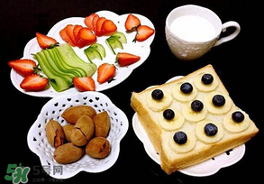 藍(lán)莓和香蕉能一起吃嗎？藍(lán)莓可以和香蕉榨汁嗎？