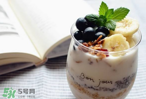 藍(lán)莓和香蕉能一起吃嗎？藍(lán)莓可以和香蕉榨汁嗎？