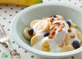 藍(lán)莓和香蕉能一起吃嗎？藍(lán)莓可以和香蕉榨汁嗎？