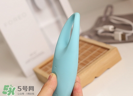 foreo眼部按摩儀怎么用？foreo iris眼部按摩儀使用方法