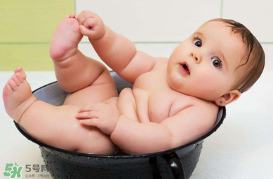 寶寶被蚊子咬后腫很大怎么辦？蚊子包消腫的方法