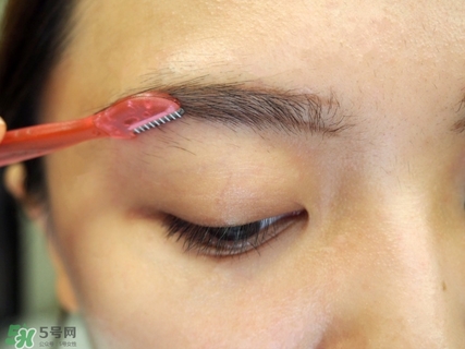新手怎樣修眉畫(huà)眉 新手如何學(xué)會(huì)修眉畫(huà)眉