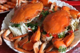 吃螃蟹可以喝牛奶嗎？吃螃蟹能喝酸奶嗎？