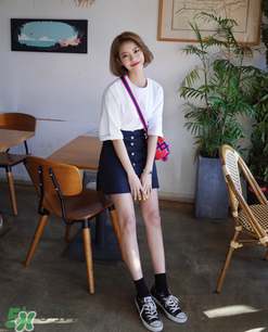 牛仔半裙配什么上衣？牛仔半裙搭配圖片