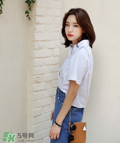 牛仔半裙配什么上衣？牛仔半裙搭配圖片