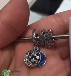 pandora繁星童話手鏈?zhǔn)鞘裁床馁|(zhì)？潘多拉繁星童話是銀的嗎？
