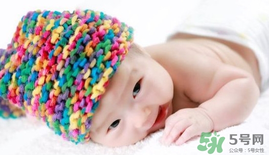 母乳喂養(yǎng)要喂水嗎？純母乳喂養(yǎng)要不要喂水？