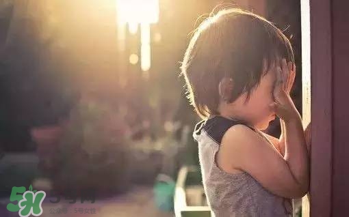 孩子不自信怎么辦？怎樣讓孩子自信大膽？