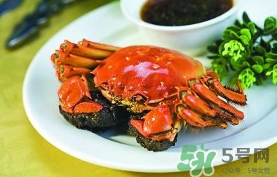 吃螃蟹可以喝可樂嗎？吃螃蟹能喝白酒嗎？