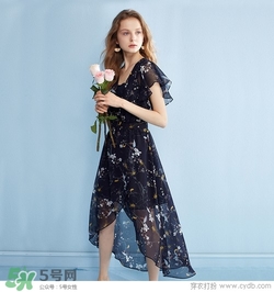 7月份穿什么衣服？七月份穿衣搭配