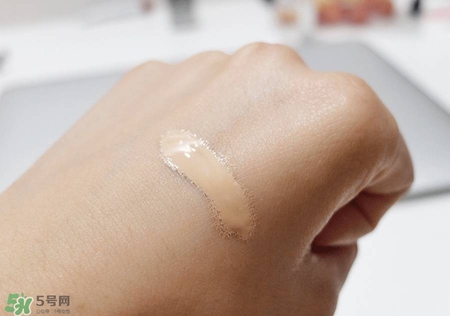 油痘皮用什么粉底液好 適合油痘皮的粉底液 油痘皮用什么粉底液好 適合油痘皮的粉底液