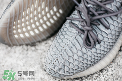 adidas yeezy 350 boost v2蟒蛇皮定制版多少錢？