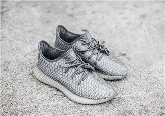 adidas yeezy 350 boost v2蟒蛇皮定制版多少錢？