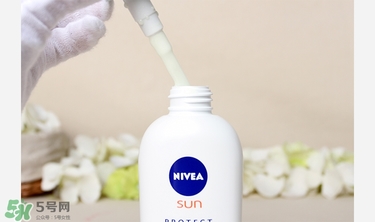 nivea妮維雅水感防曬乳真假辨別對比圖 nivea妮維雅水感防曬乳真假辨別對比圖